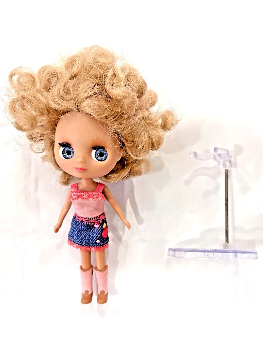 Blythe Littlest Pet Shop LPS Doll b17 Blonde Cowgirl Boots Stand Big Eyes Curly